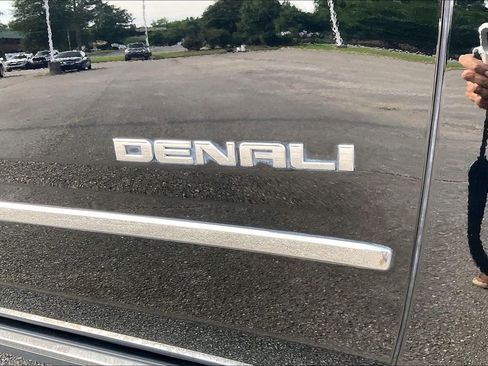 Used 2020 GMC Yukon Denali w/ Denali Premium Package AWD/4WD image 8