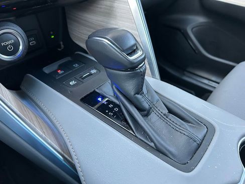 Certified 2024 Toyota Venza Limited image 24