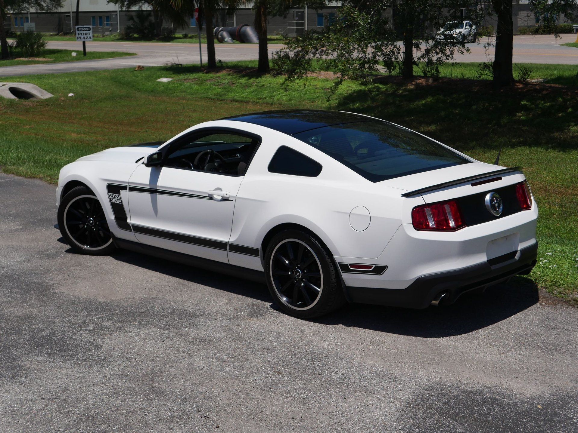 Used 2012 Ford Mustang Boss 302 w/ Boss 302 Accessory Pkg RWD image 22