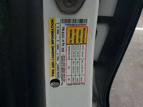 Used 2020 Ford Explorer Platinum w/ Premium Technology Package image 32