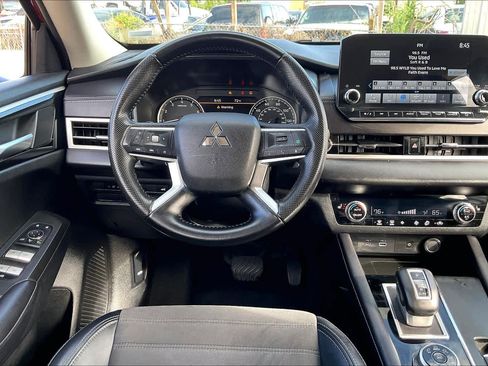 Used 2024 Mitsubishi Outlander SE FWD image 6