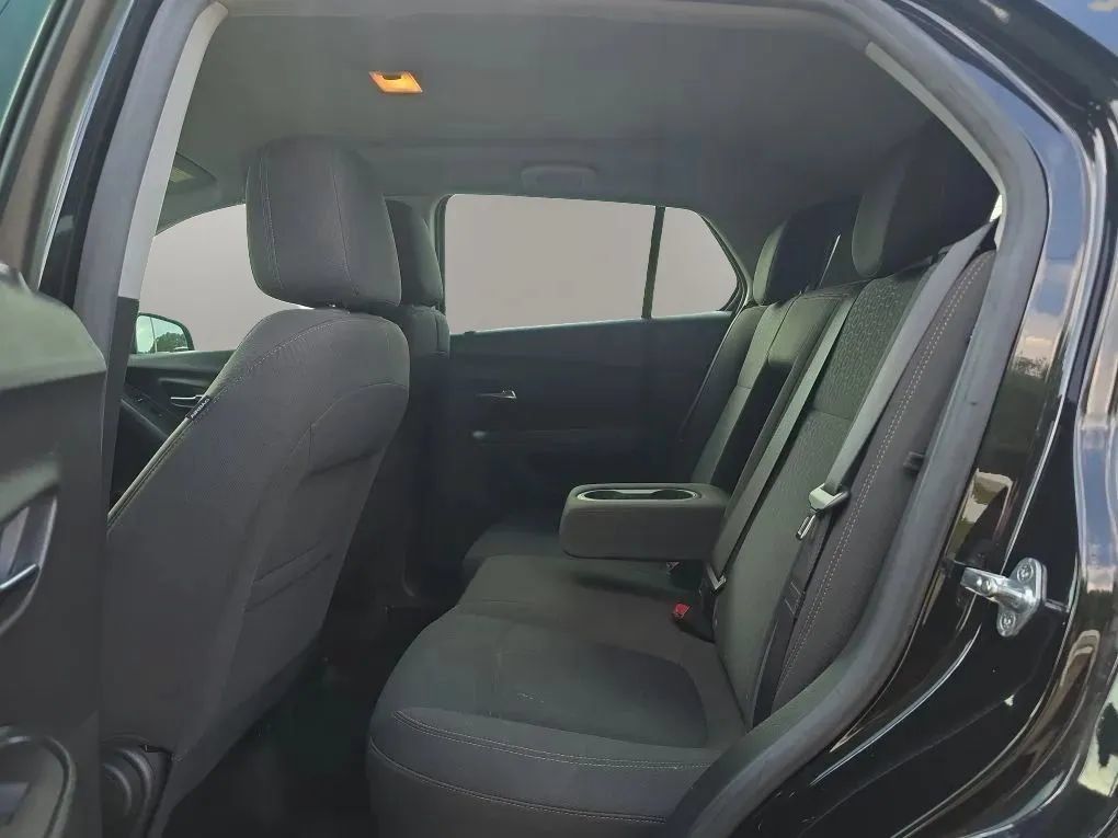 Used 2022 Chevrolet Trax LS AWD/4WD image 32