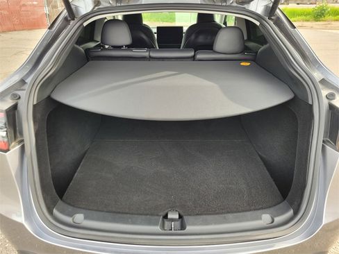 Used 2024 Tesla Model Y Performance image 10