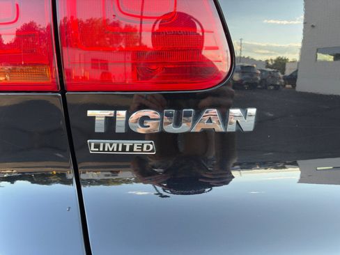 Used 2017 Volkswagen Tiguan Limited w/ Alloy Wheels Package AWD/4WD image 24