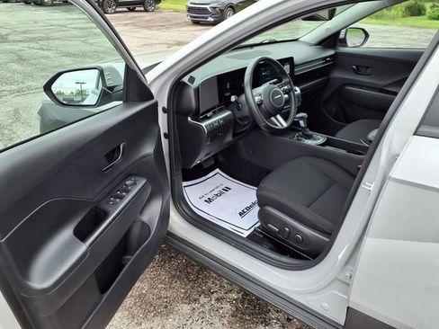 Used 2025 Hyundai Kona SEL FWD image 56