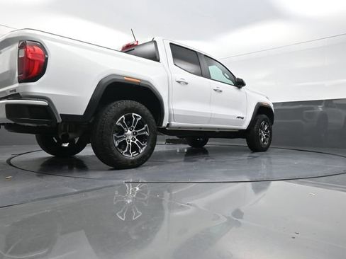 Used 2024 GMC Canyon AT4 w/ AT4 Premium Package image 9
