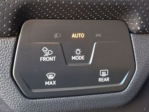 Used 2025 Volkswagen Atlas SE image 26