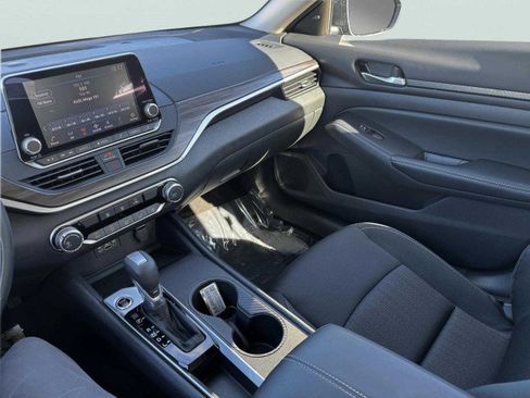Used 2025 Nissan Altima 2.5 SV image 21