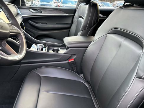 New 2025 Jeep Grand Cherokee Limited image 10