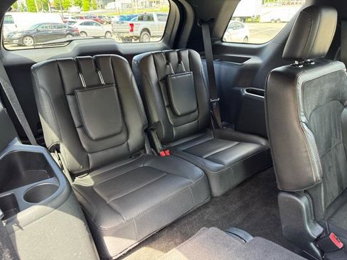 Used 2018 Ford Explorer XLT w/ Equipment Group 202A image 12