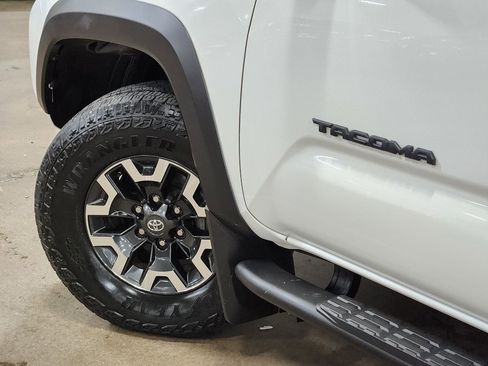 Used 2022 Toyota Tacoma TRD Off-Road AWD/4WD image 23