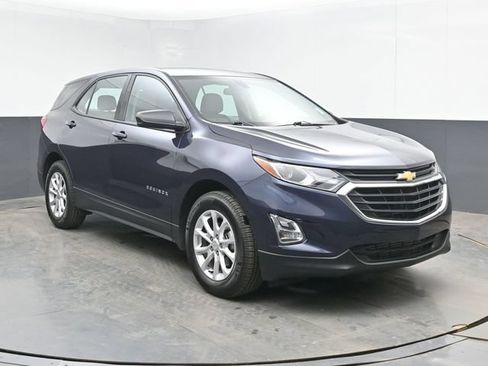 Used 2019 Chevrolet Equinox LS FWD image 2