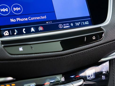 Certified 2026 Cadillac XT5 Sportv w/ LPO, Onyx Lite Package AWD/4WD image 31