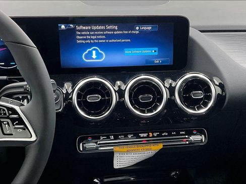 Used 2026 Mercedes-Benz GLA 250 image 6