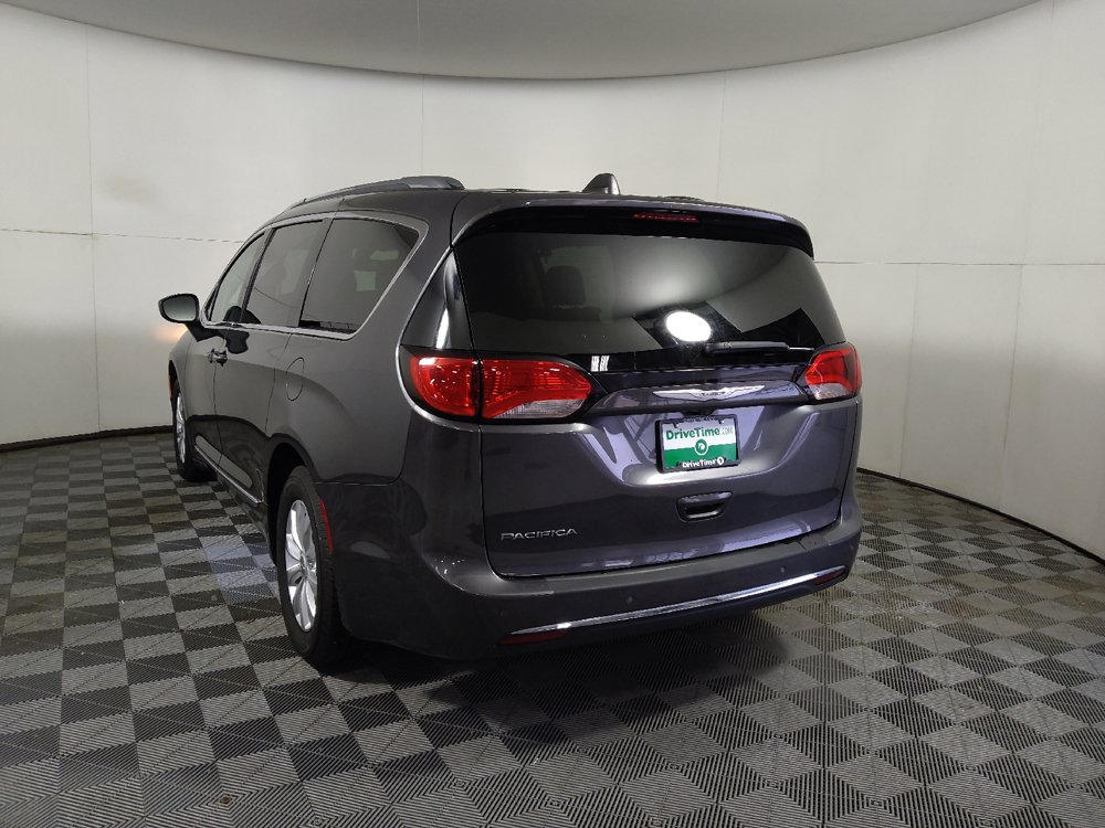 Used 2018 Chrysler Pacifica Touring-L FWD image 6