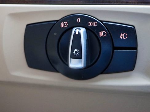 Used 2011 BMW 335i xDrive Sedan image 30