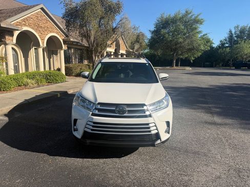 Used 2019 Toyota Highlander XLE image 5