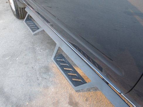 Used 2019 Nissan Frontier SV image 5