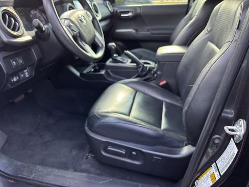 Used 2023 Toyota Tacoma TRD Sport w/ TRD Premium Sport Package image 8