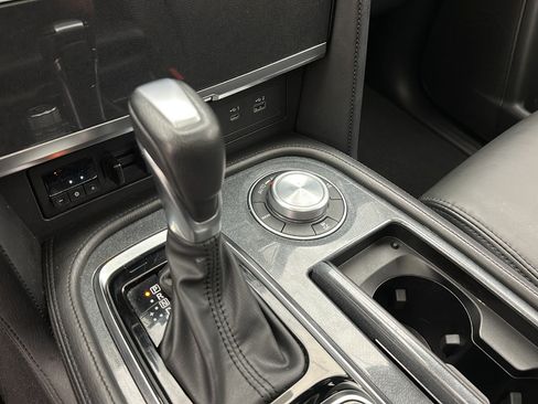 Used 2021 Nissan Armada SV AWD/4WD image 25