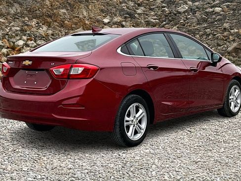 Used 2018 Chevrolet Cruze LT image 2