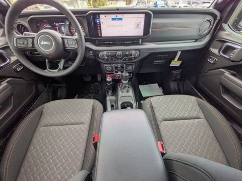New 2025 Jeep Gladiator Mojave image 13