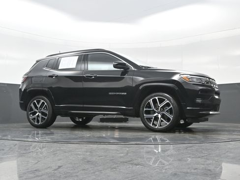 Used 2025 Jeep Compass Limited w/ Elite Group image 31