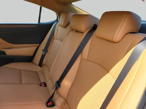 Used 2024 Lexus ES 350 w/ Premium Package FWD image 11