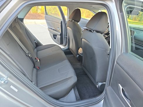 Used 2023 Hyundai Elantra SE image 11
