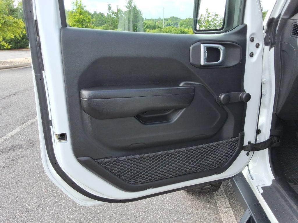 Used 2018 Jeep Wrangler Unlimited Sport AWD/4WD image 24
