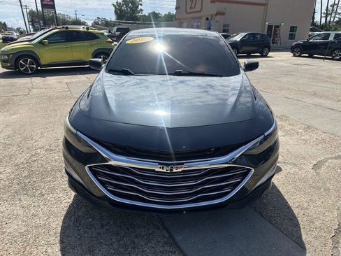 Used 2019 Chevrolet Malibu LT FWD image 2