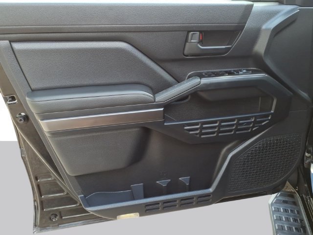 Used 2025 Toyota 4Runner SR5 AWD/4WD image 10