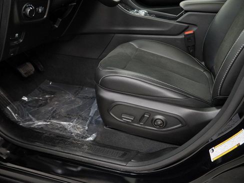 New 2026 Jeep Grand Cherokee Altitude AWD/4WD image 28