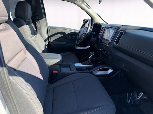 Used 2022 Nissan Frontier SV image 15