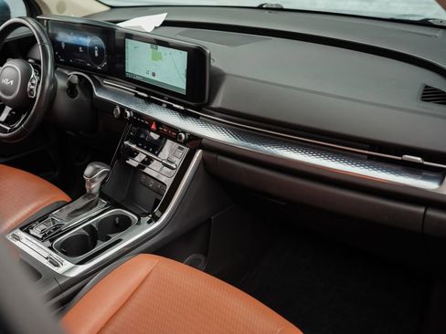 Used 2024 Kia Carnival SX Prestige image 22