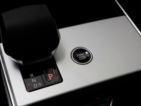 New 2025 Land Rover Range Rover Long Wheelbase Autobiography image 15