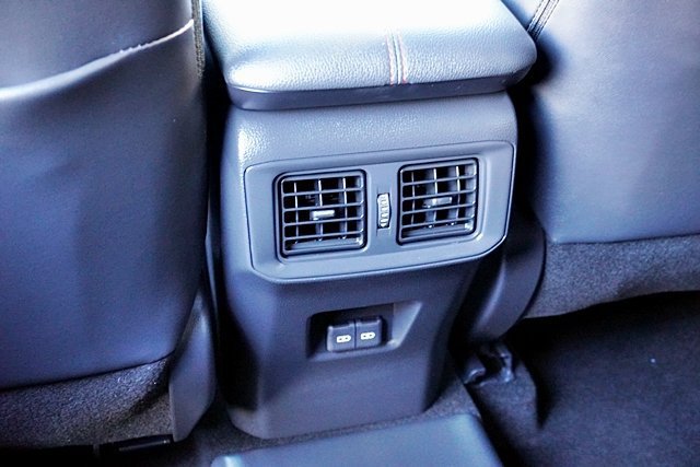 Used 2024 Toyota RAV4 XSE AWD/4WD image 33