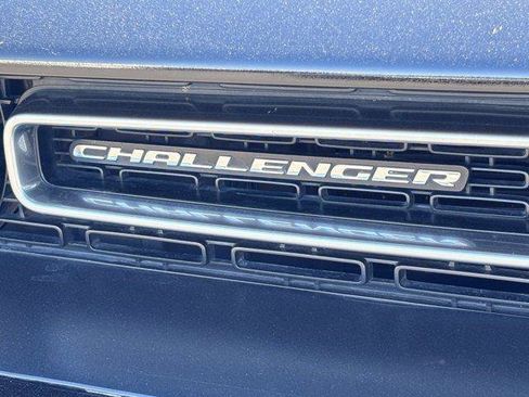 Used 2019 Dodge Challenger SXT RWD image 9