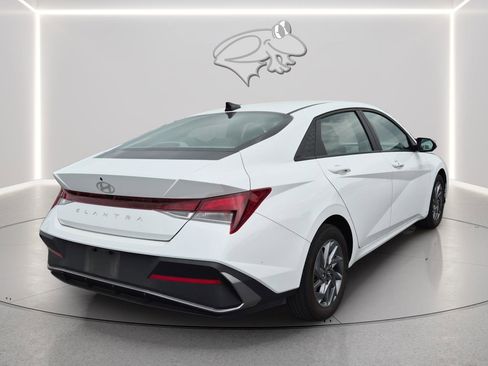 Used 2024 Hyundai Elantra SEL image 7