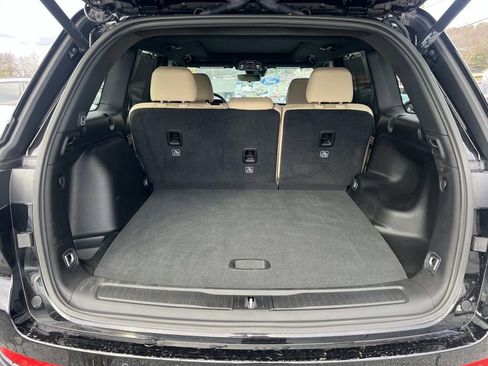 Used 2025 Jeep Grand Cherokee Limited w/ Luxury Tech Group II image 18
