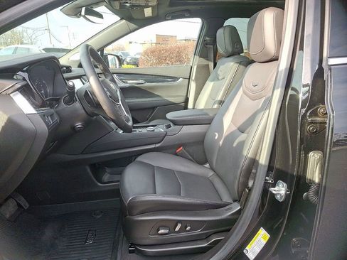 Certified 2025 Cadillac XT5 Premium Luxury w/ LPO, Floor Liner Package image 16