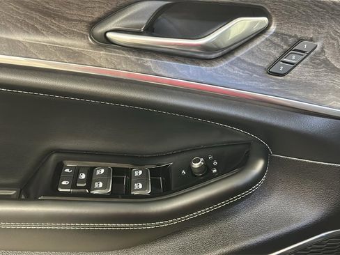 Used 2024 Jeep Grand Cherokee Overland image 22