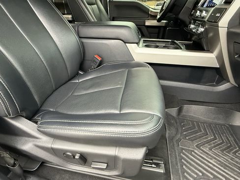 Used 2022 Ford F250 Lariat w/ Black Appearance Package image 14