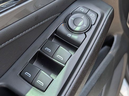 Used 2023 Chevrolet Traverse LT FWD image 15
