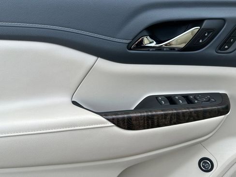 Certified 2023 GMC Acadia Denali w/ Denali Technology Package image 11