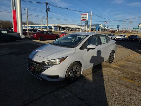 New 2025 Nissan Versa SV image 8