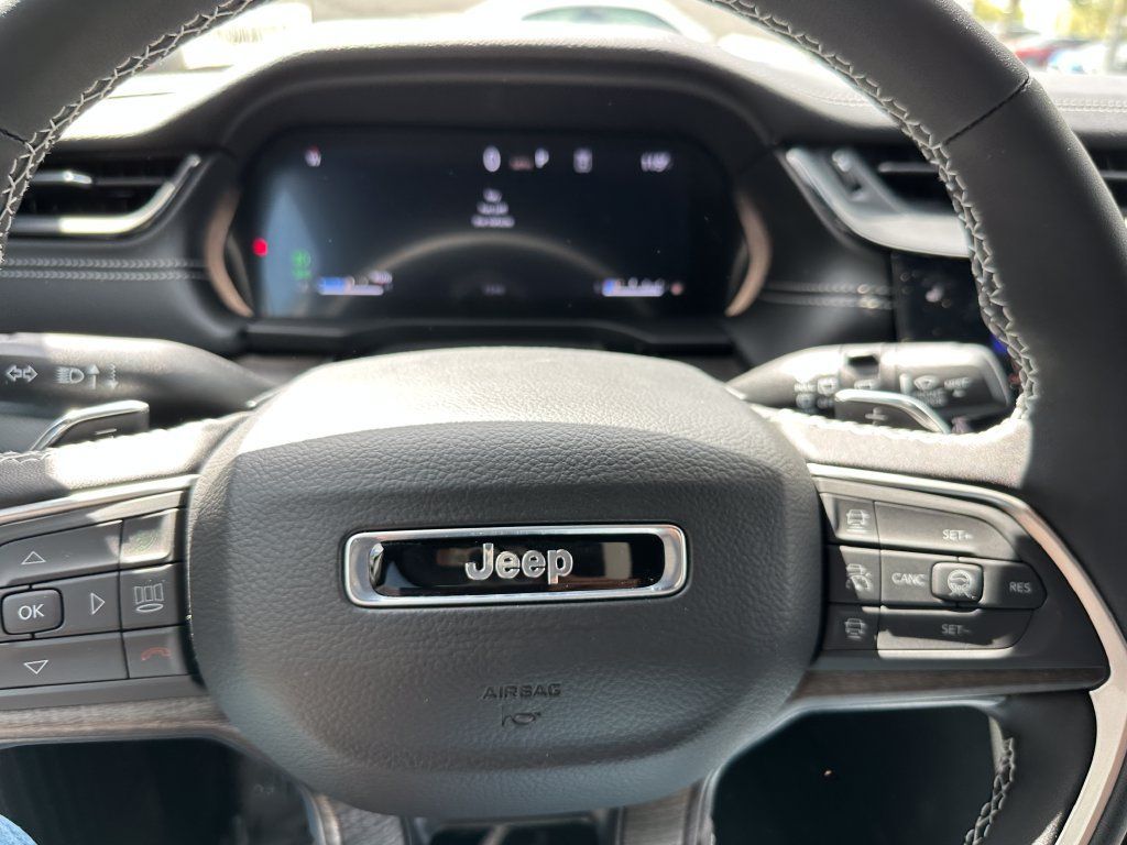 New 2026 Jeep Grand Cherokee L Limited w/ Limited Altitude Package AWD/4WD image 20