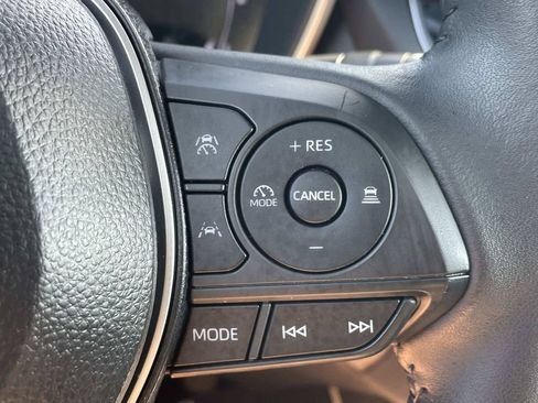 Used 2025 Toyota Corolla Cross XLE w/ Convenience Package FWD image 30