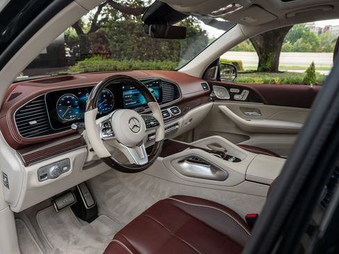Used 2023 Mercedes-Benz Maybach GLS 600 4MATIC image 9