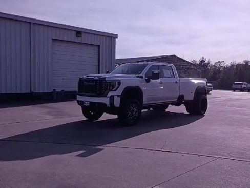 Used 2024 GMC Sierra 3500 Denali Ultimate image 4